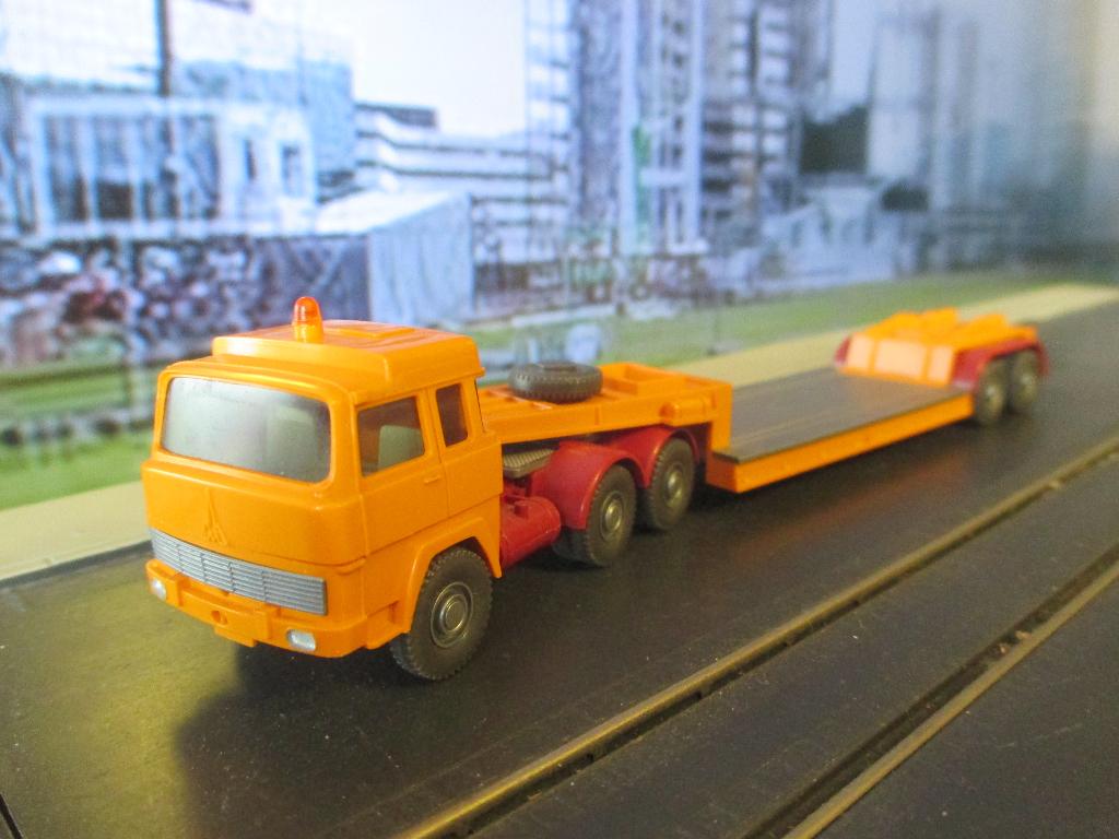 Magirus 235 D 22 FS Dieplader - Wiking 50G orangegelb, Hobby en Vrije tijd, Modelauto's | 1:87, Ophalen of Verzenden, Zo goed als nieuw