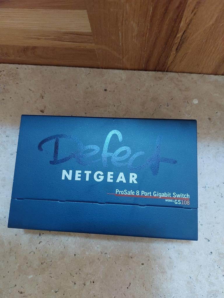 Netgear ProSafe GS108 8-poorts Gigabit Switch (defect), Ophalen of Verzenden, Niet werkend
