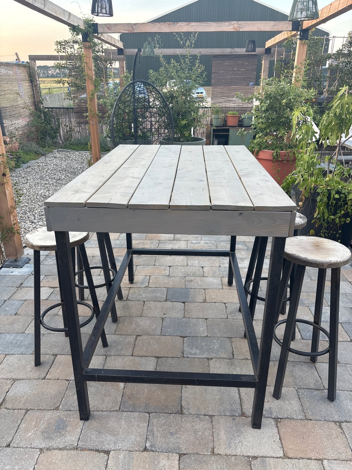Stevige bartafel met 4 krukken - ideaal voor buiten!, Ophalen of Verzenden, Gebruikt, Rechthoekig, Hout