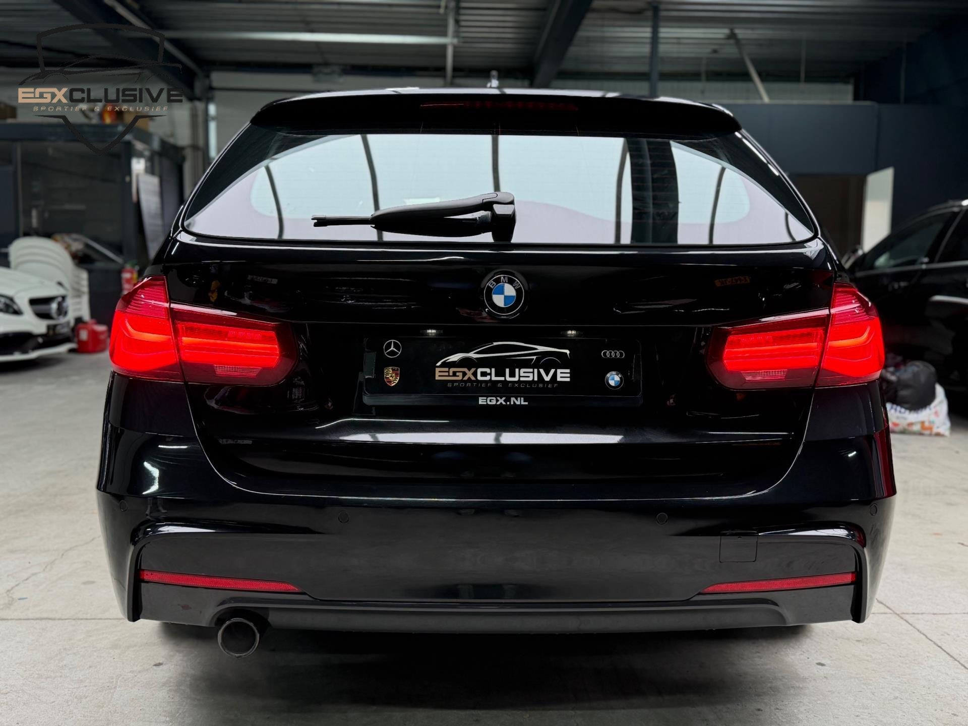 BMW 3-serie Touring 318i M Sport Pano/Virtual/M Pakket, Auto's, Automaat, Gebruikt, 1465 kg, Zwart