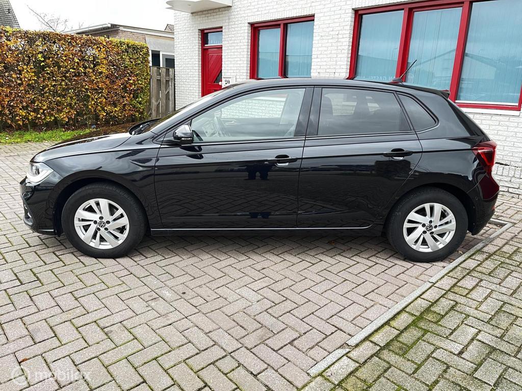 Volkswagen Polo 1.0 TSI AUTOMAAT/NAVI/CRUISE/PDC, Gebruikt, Zwart, 95 pk, Zwart
