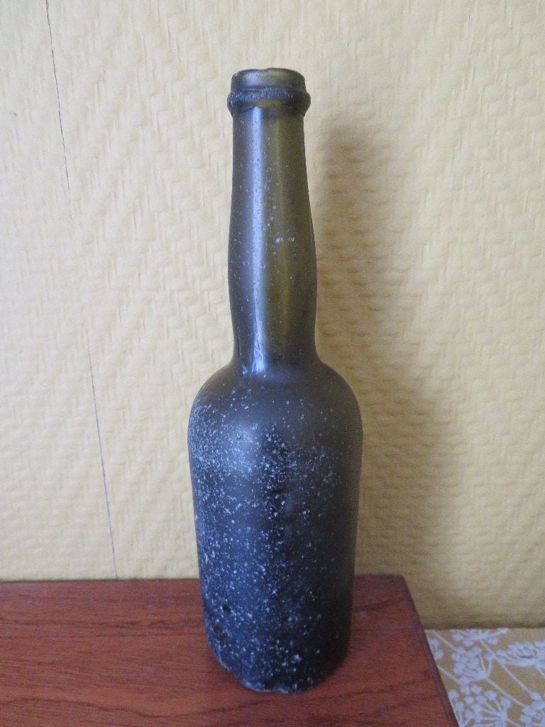 Bodemvondst antieke fles, Ophalen of Verzenden