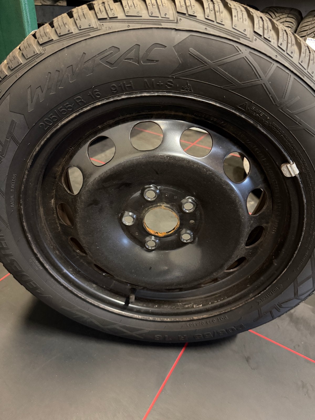 Winterbanden met stalen velgen - 205/55 R16 91H M+S, Auto-onderdelen, Ophalen, Gebruikt, 16 inch, Banden en Velgen