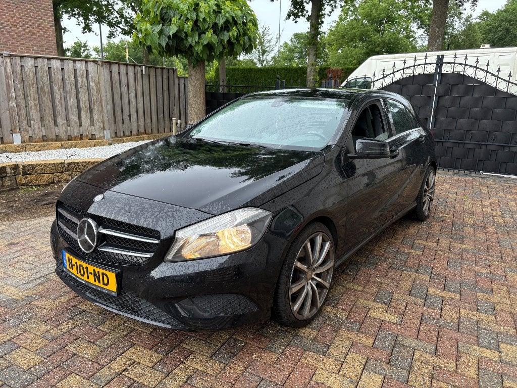 Mercedes-Benz A-Klasse A180 1.6 Blue Efficiency 2014 Zwart, Auto's, Voorwielaandrijving, Zwart, 4 cilinders, Lichtsensor