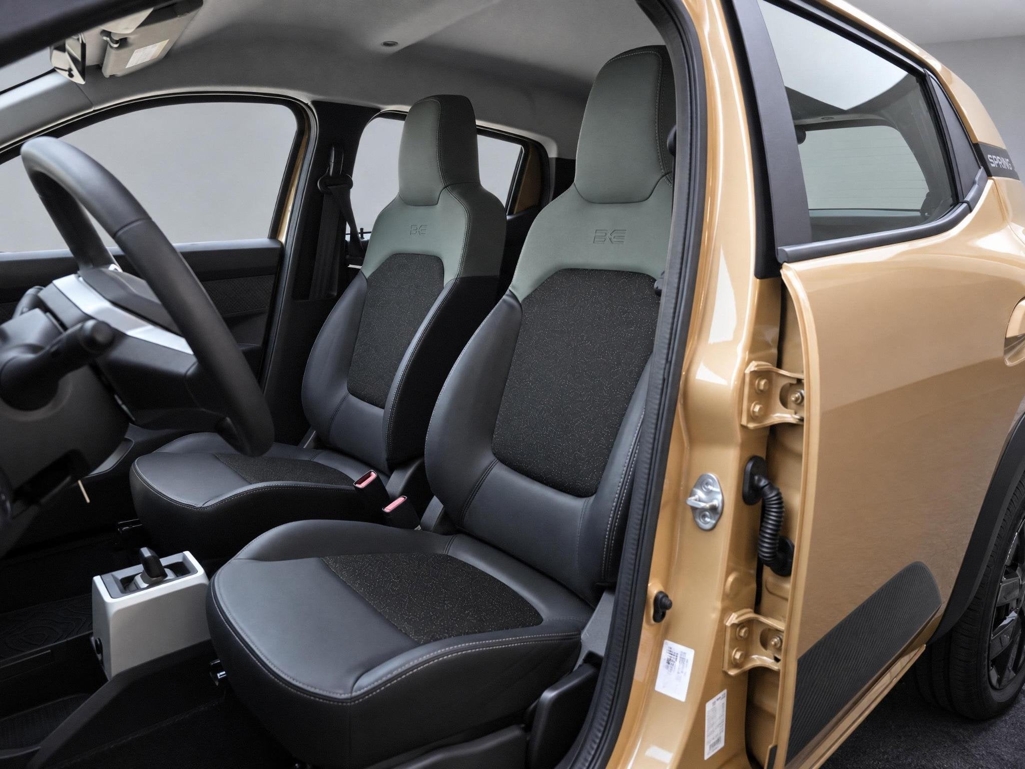 Dacia Spring Extreme 65 26.8 kWh | DC-LADER | CAMERA | NAVI, Auto's, Dealer onderhouden, Gebruikt, Bruin, 4 stoelen