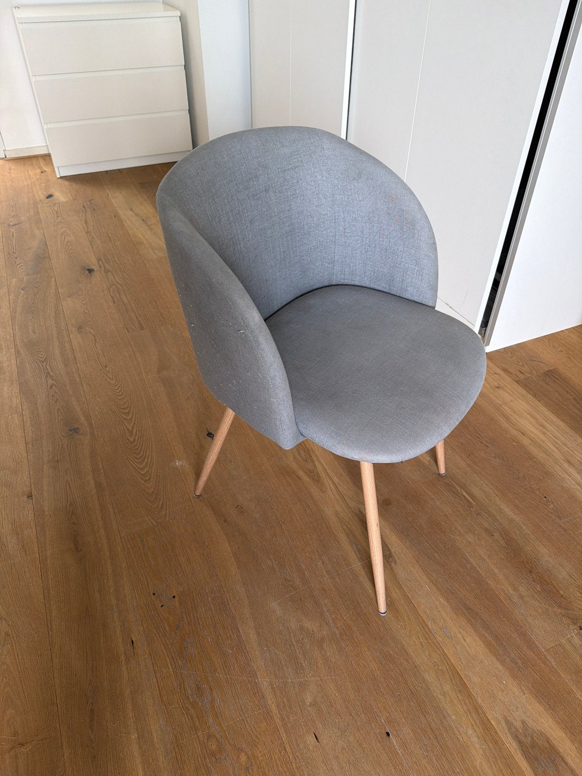 Grijze stoel van Søstrene Grene, Huis en Inrichting, Ophalen, Gebruikt, Hout, Eén