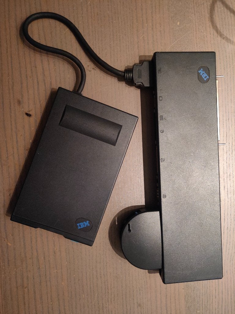 IBM Thinkpad port replicator en ext floppy, Computers en Software, Vintage Computers, Ophalen of Verzenden, IBM