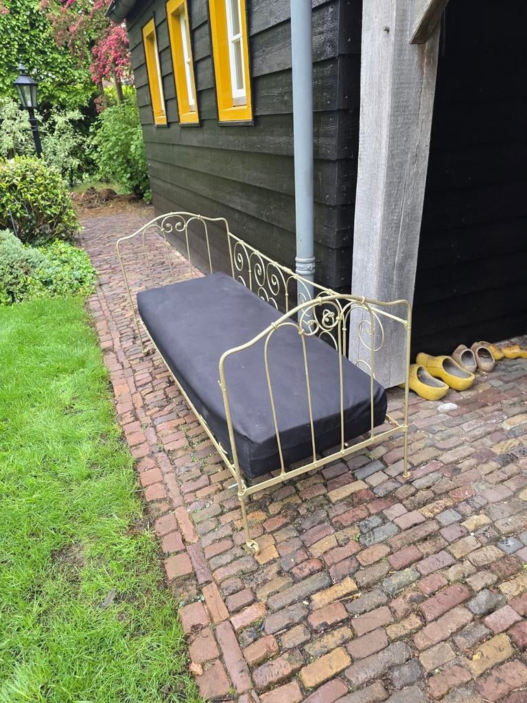 Brokant Smeedijzeren Kinderbed met nieuw matras (1.60x0.67m), Ophalen