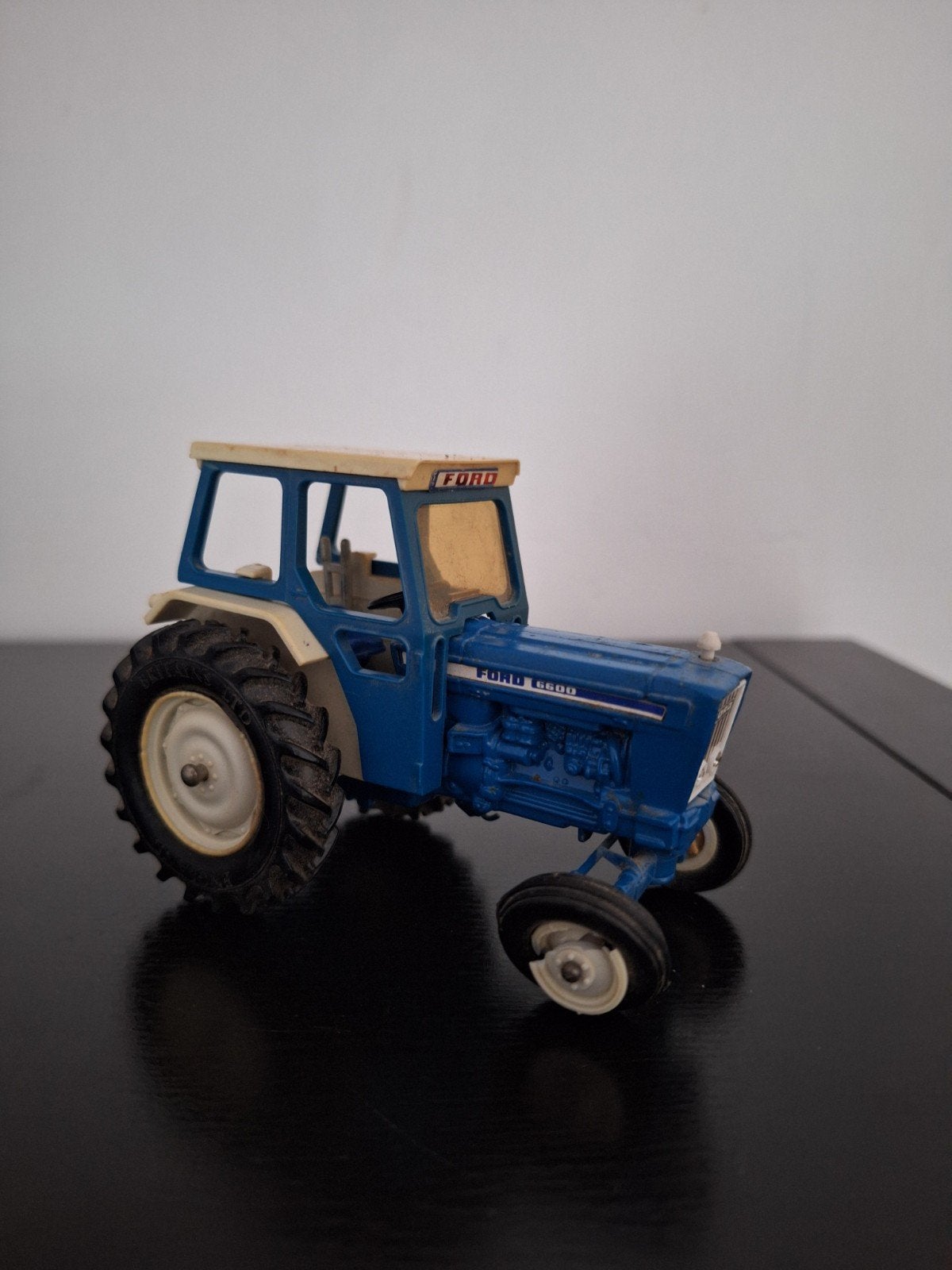 Britains Ford 6600 tractor - onbespeeld, voor de liefhebber, Hobby en Vrije tijd, Modelauto's | 1:32, Ophalen of Verzenden, Gebruikt