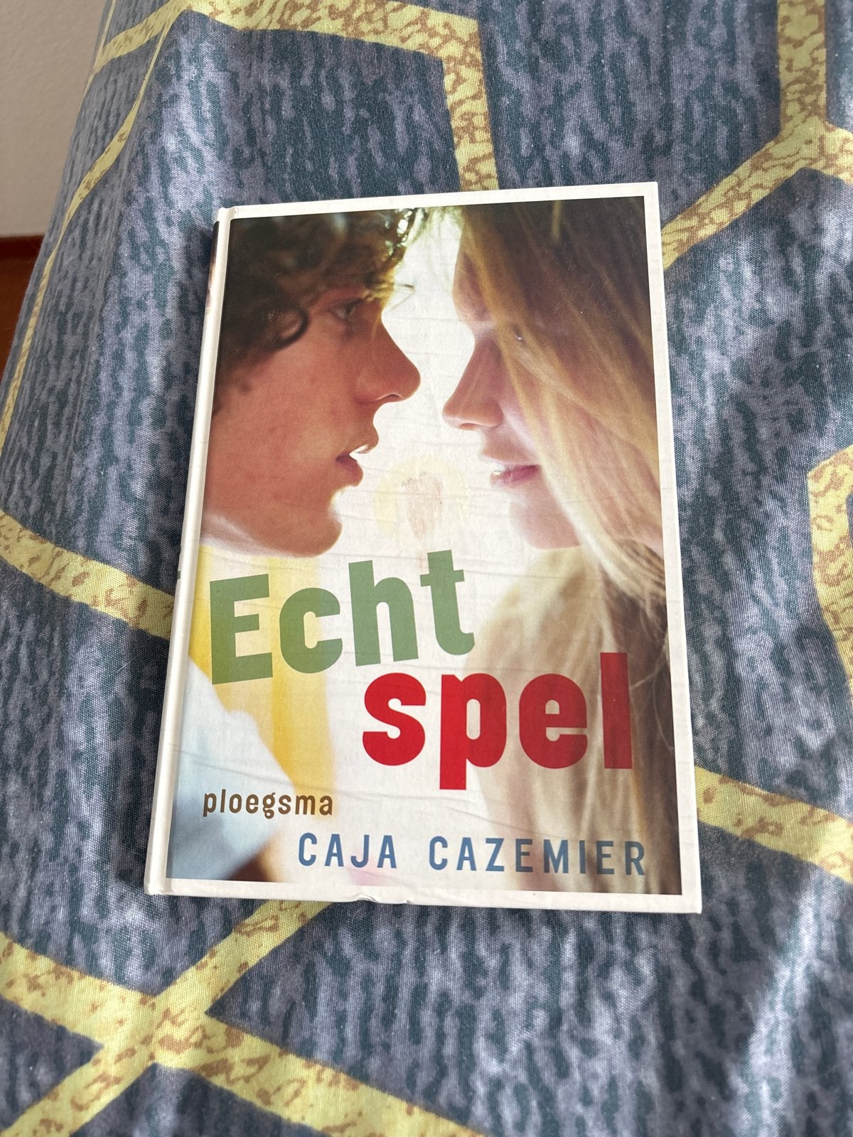 Echt spel - Caya Cazemier (Jeugdboek), Ophalen of Verzenden, Zo goed als nieuw, Fictie