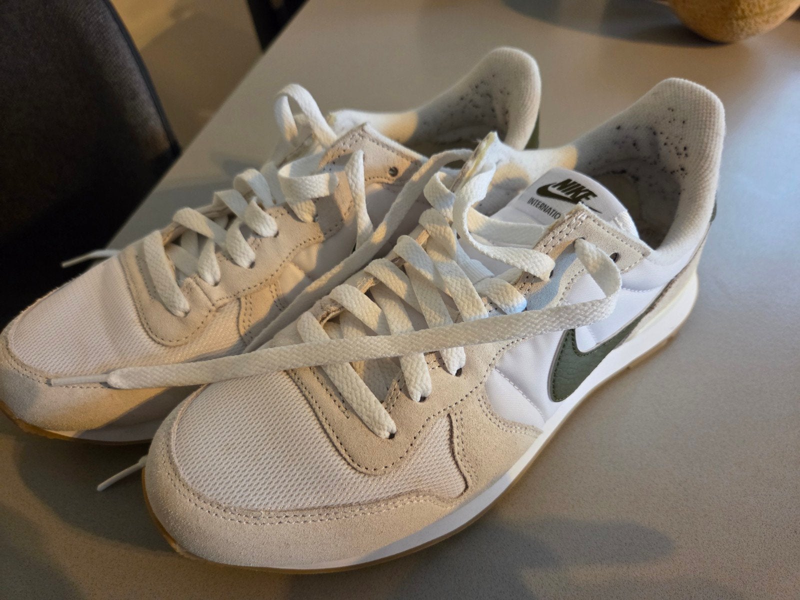 Nike Internationalist Dames Sneakers -  Maat 40.5-  Wit/Donk, Kleding | Dames, Wit, Nike, Ophalen of Verzenden, Sneakers of Gympen