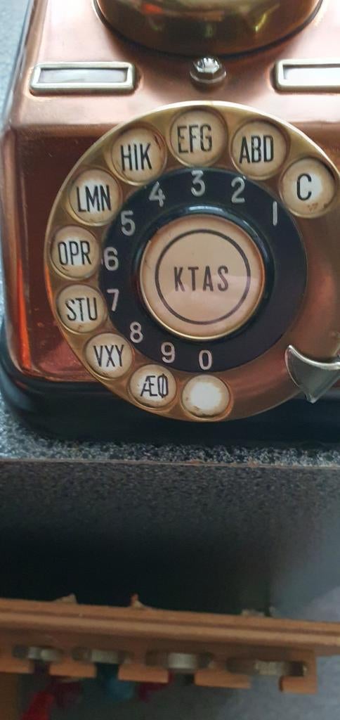 Ktas Antieke telefoon, Ophalen