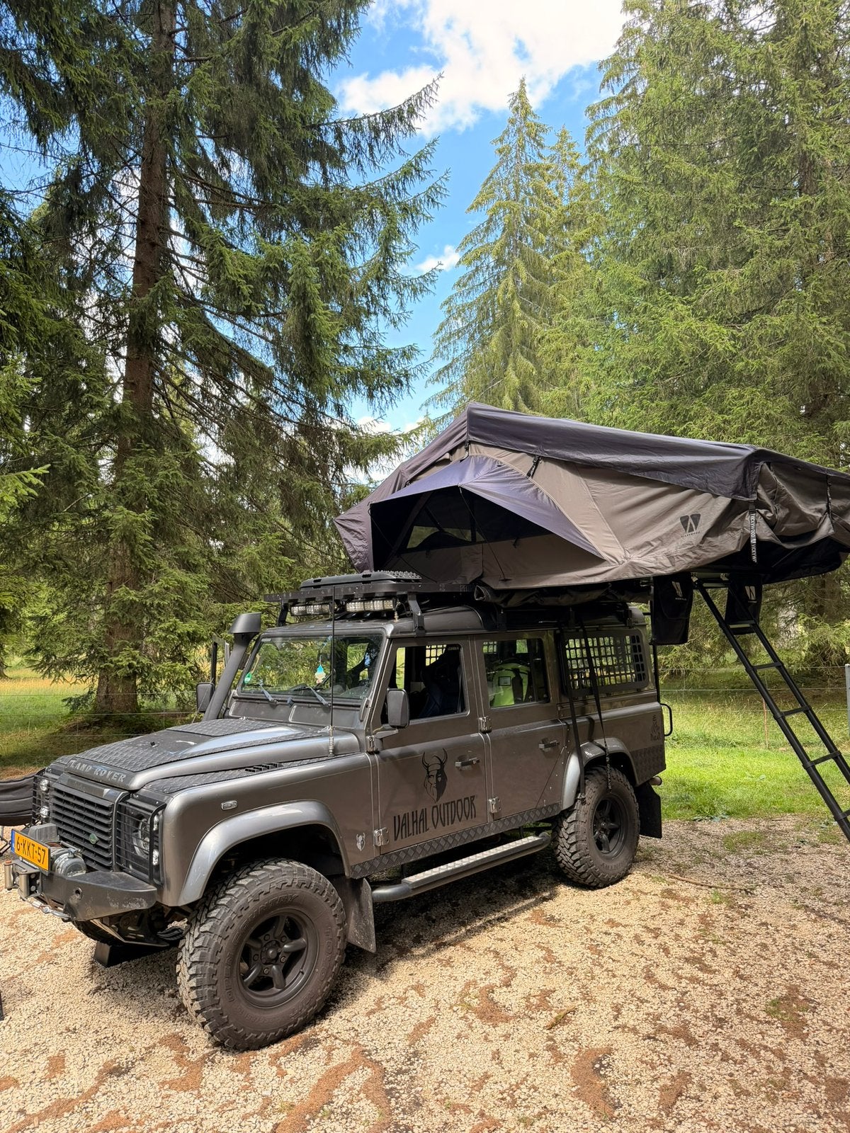 Land Rover Defender Overland 2.4 D 110 2007 PUMA GRIJS, Auto's, Zwart, 4 cilinders, 241 €/maand, Leder en Stof