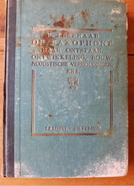De saxophone-haar ontstaan, ontwikkeling , bouw etc-uit 1943, Muziek en Instrumenten, Blaasinstrumenten | Saxofoons, Ophalen of Verzenden