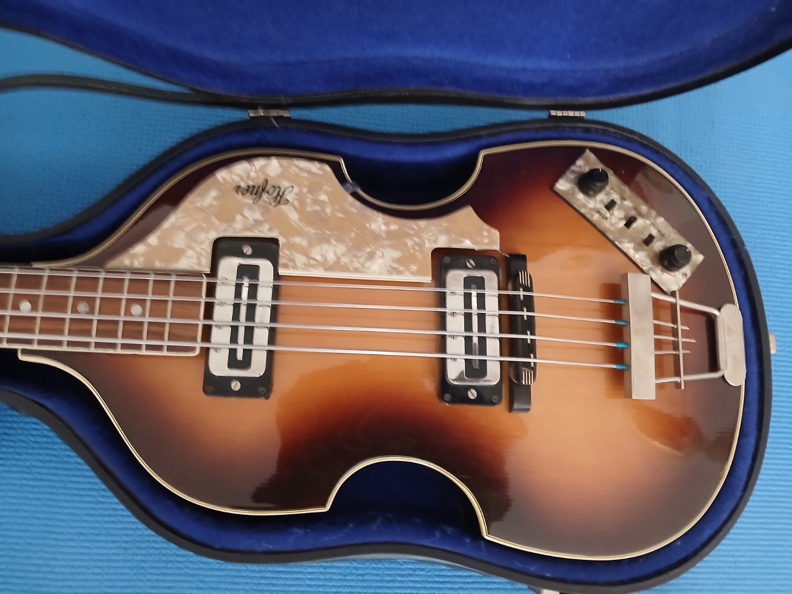 Hofner Violin Basgitaar - Vintage Sunburst met Koffer, Ophalen of Verzenden, Zo goed als nieuw, Semi-akoestisch