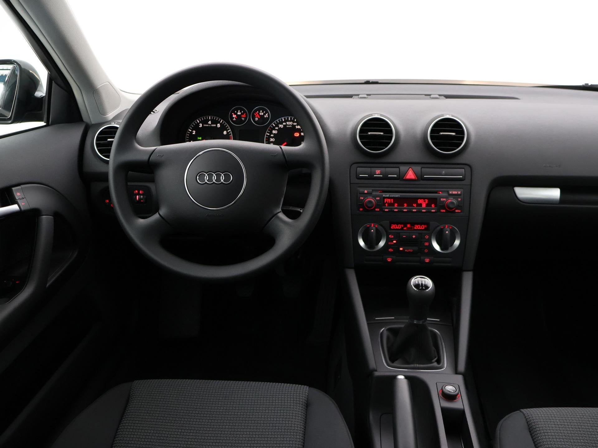 Audi A3 1.6 3-DEURS *86 KM FABRIEKSNIEUW* EXCL. BTW - UNIEK, Voorwielaandrijving, Metallic lak, Gebruikt, 4 cilinders
