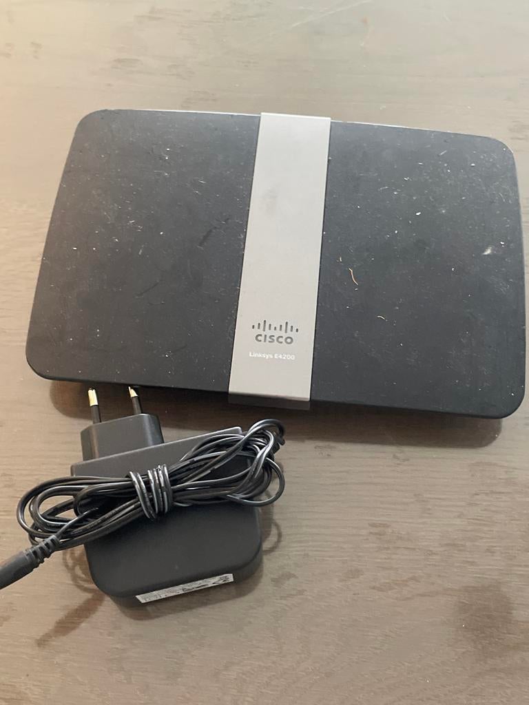 Linksys E4200 Dual-Band N900 Gigabit Router, Ophalen of Verzenden, Gebruikt