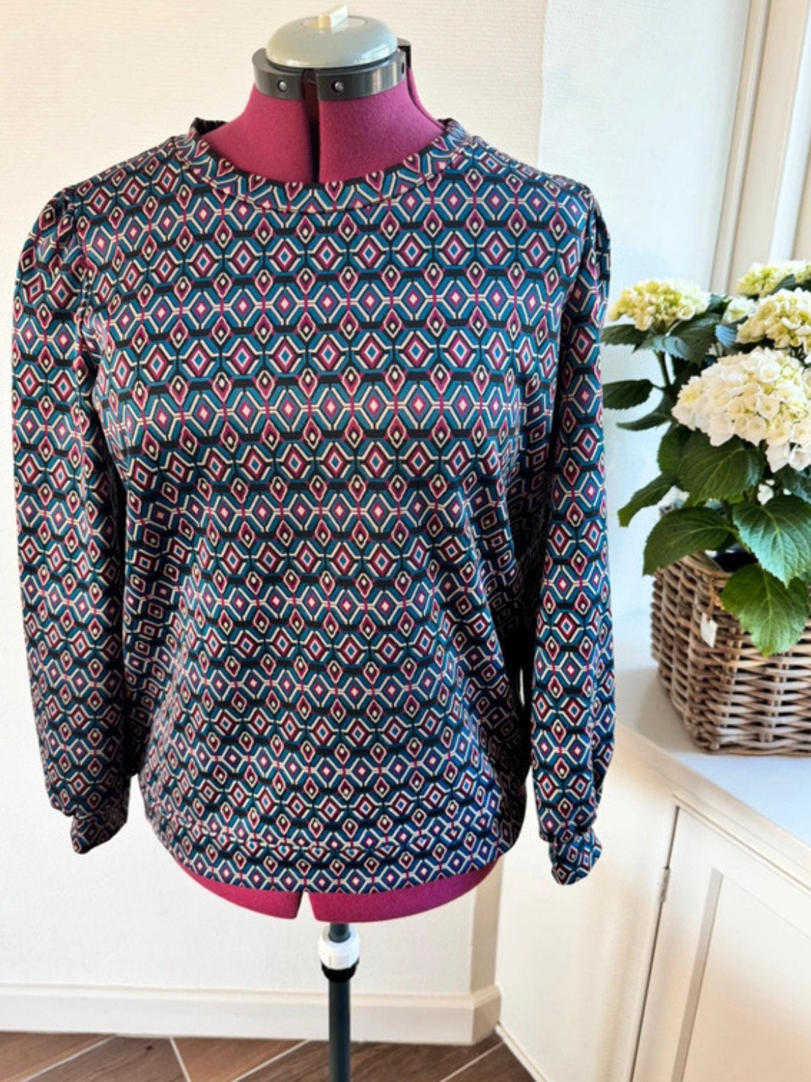 Vrolijk shirt, Ophalen of Verzenden, Zo goed als nieuw, Maat 42/44 (L), Meerkleurig