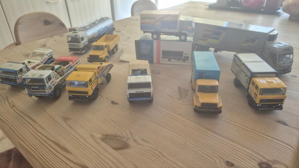 Collectie oude miniatuur DAF trucks - Vitrinekast vondst, Gebruikt, 1:50 of kleiner, Truck, Ophalen