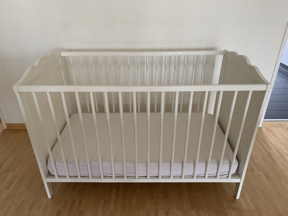 IKEA Hensvik baby ledikant (incl goed matras en lakens, Ophalen, Gebruikt, Ledikant