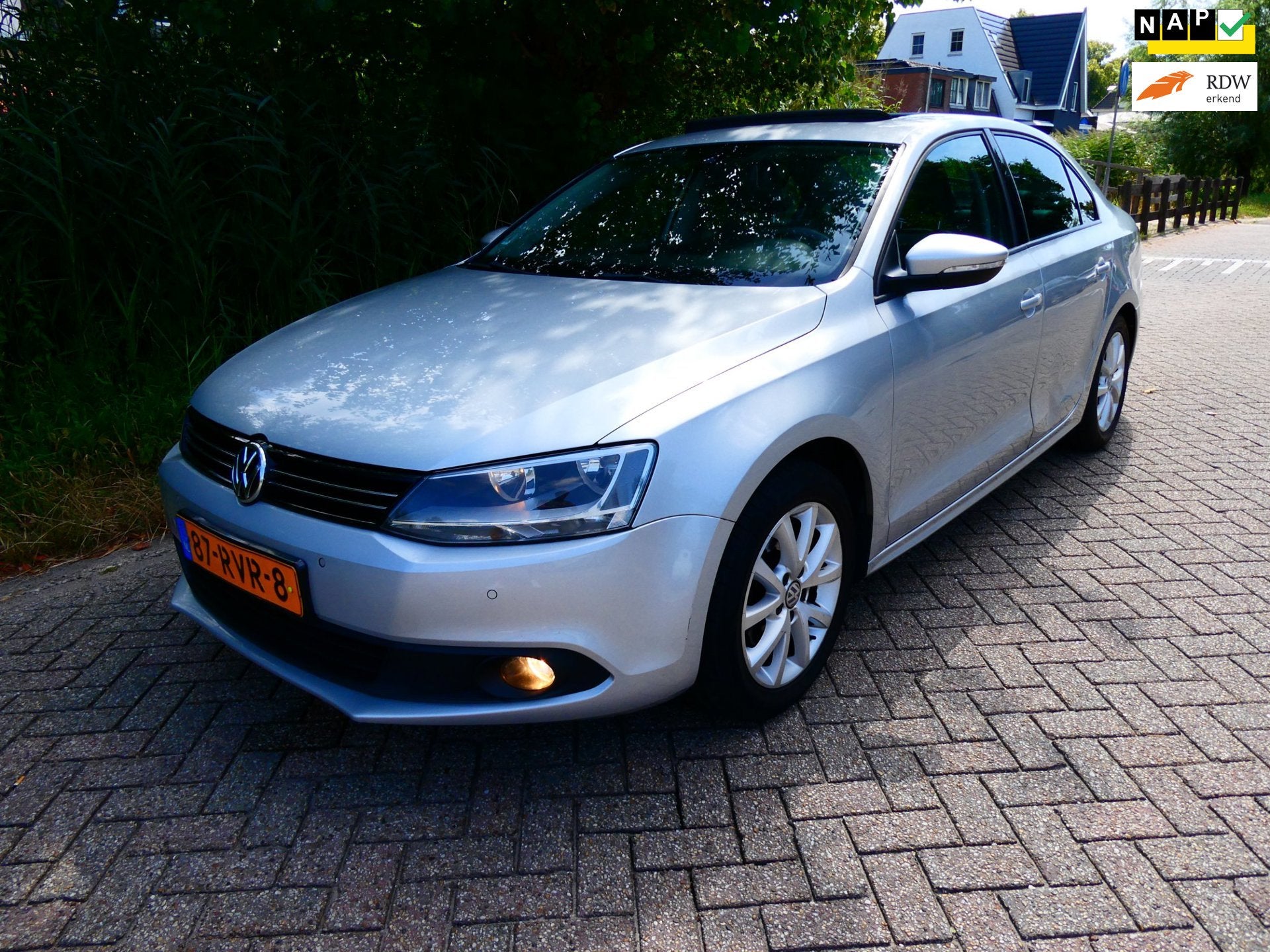 Volkswagen Jetta 1.2 TSI 105pk Leder Navi Schuifdak Clima Tr, Voorwielaandrijving, Euro 5, Gebruikt, Zwart