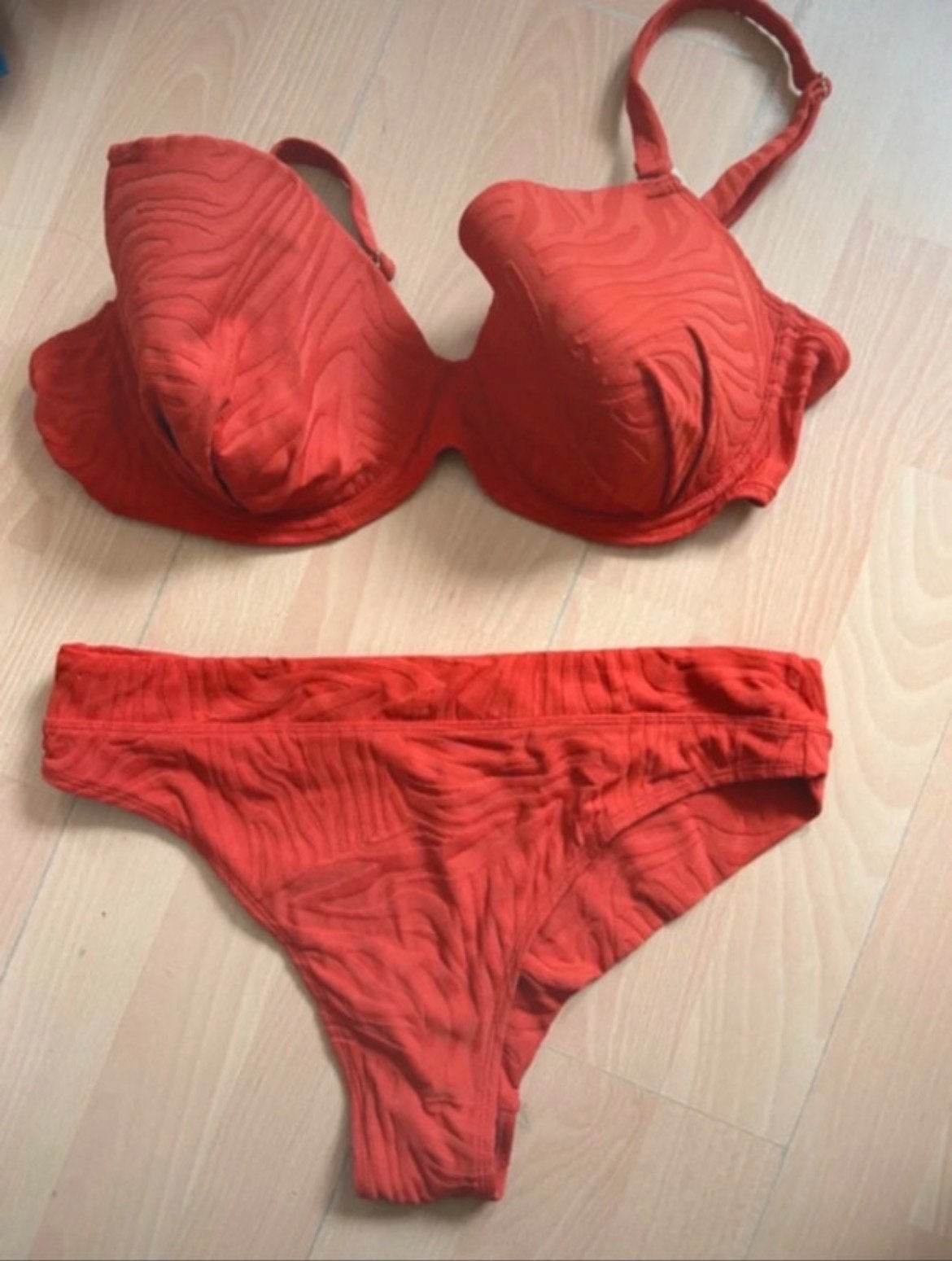 Livera Lingerie Setje - BH en Slip, Ophalen of Verzenden, Rood, Setje