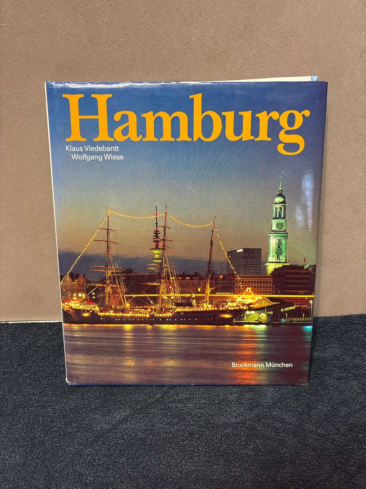 Hamburg: Reisgids met foto's en informatie, Overige merken, Europa, Ophalen of Verzenden, Zo goed als nieuw