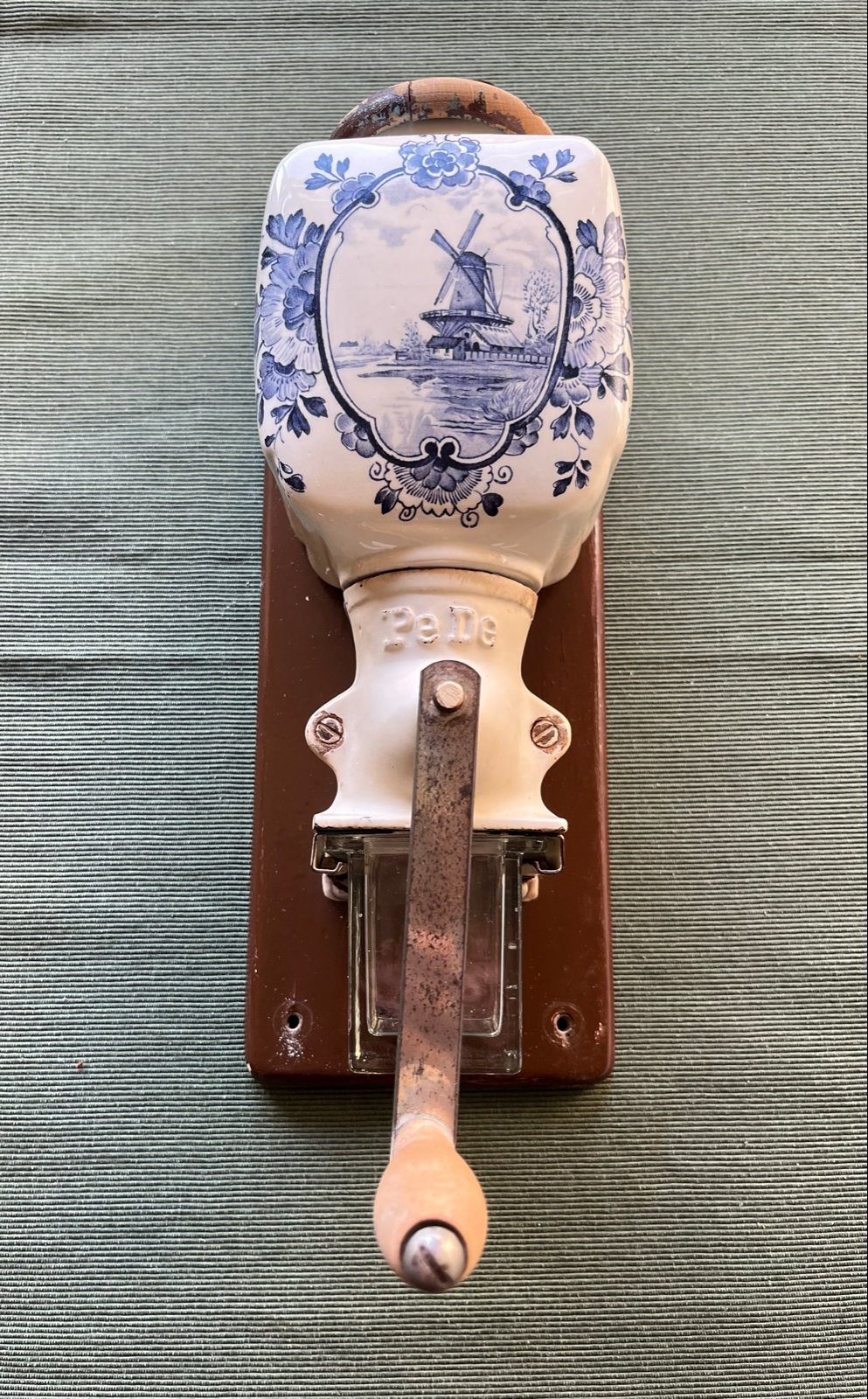 Antieke PeDe koffiemolen - Delfts Blauw decor, Antiek en Kunst, Antiek | Keukenbenodigdheden, Ophalen