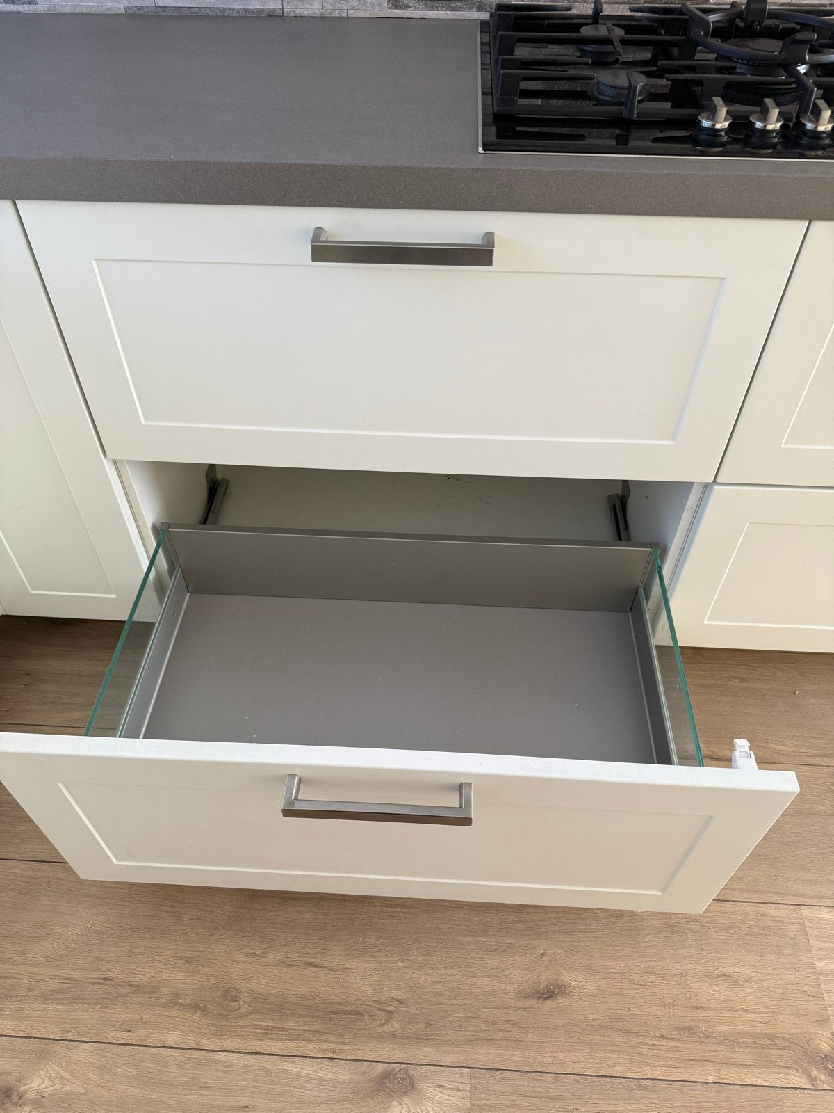 Foto 19 van Moderne witte keuken met Bosch apparatuur