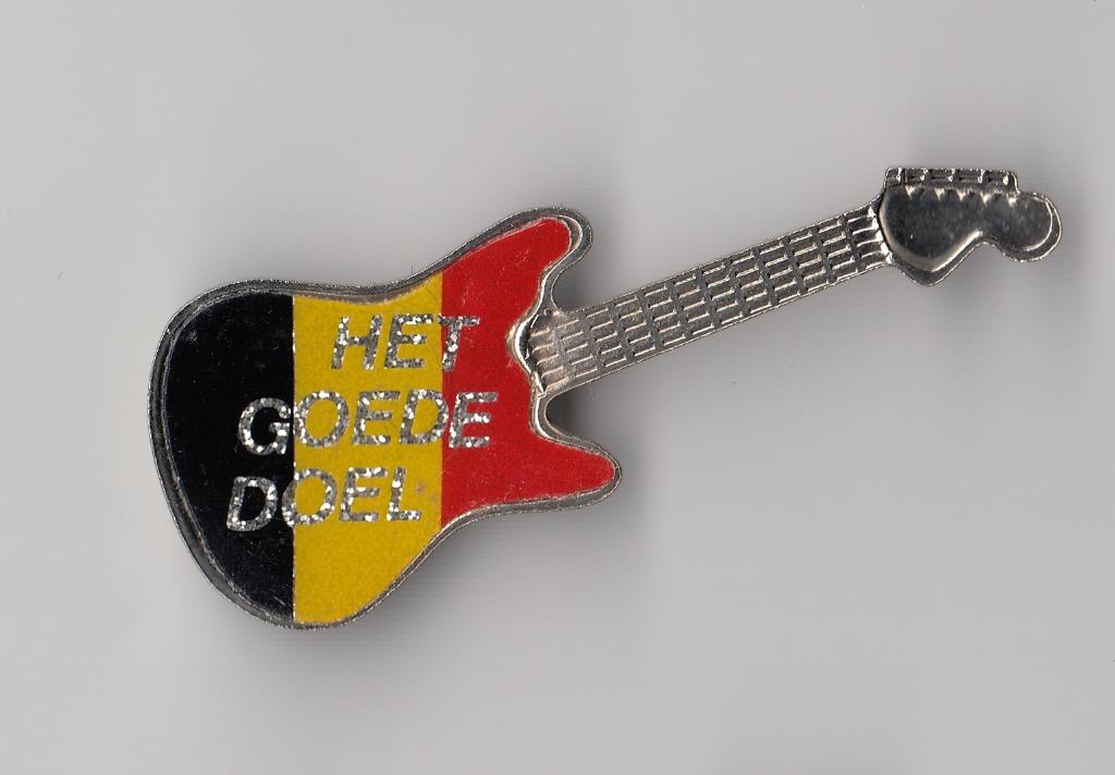 Het Goede Doel Gitaar broche België, Verzamelen, Speldjes, Pins en Buttons, Gebruikt, Niet vindbaar, Niet vindbaar, Speldje of Pin