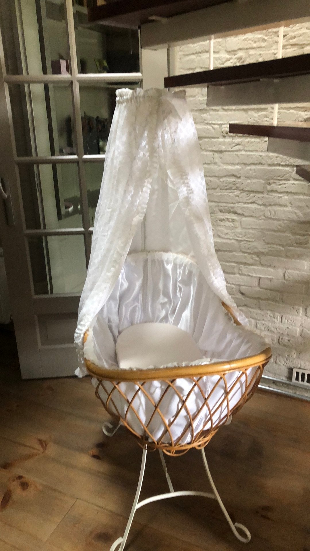 Mooie witte/bruine wieg, Ophalen, Gebruikt, Wieg