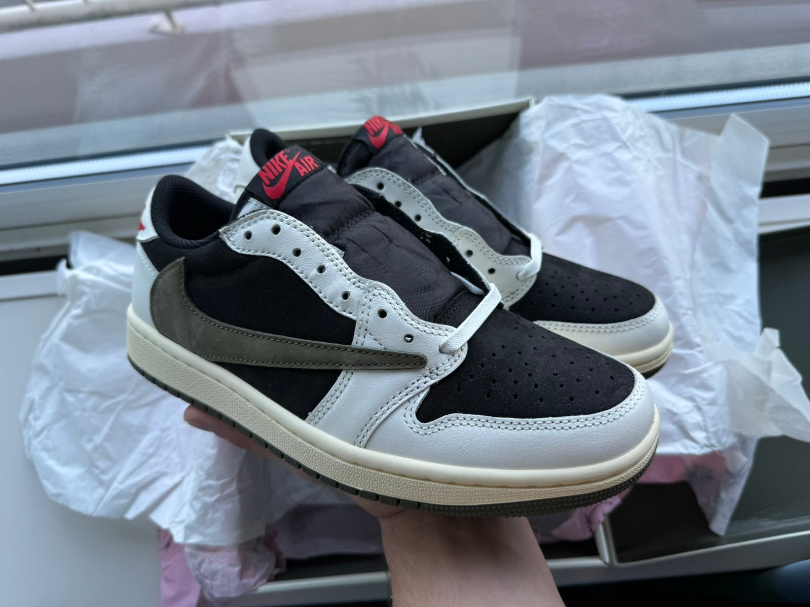 Travis Scott x Air Jordan 1 low olive 40 - 41, Kleding | Dames, Schoenen, Overige kleuren, Nieuw, Ophalen of Verzenden, Sneakers of Gympen
