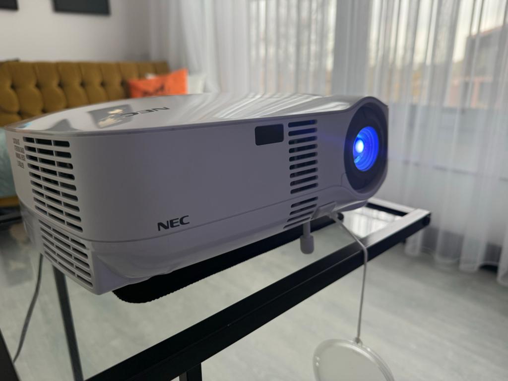 Beamer Nec vt57 - Compacte en betrouwbare projector, Ophalen, Gebruikt, LCD, Overige resoluties