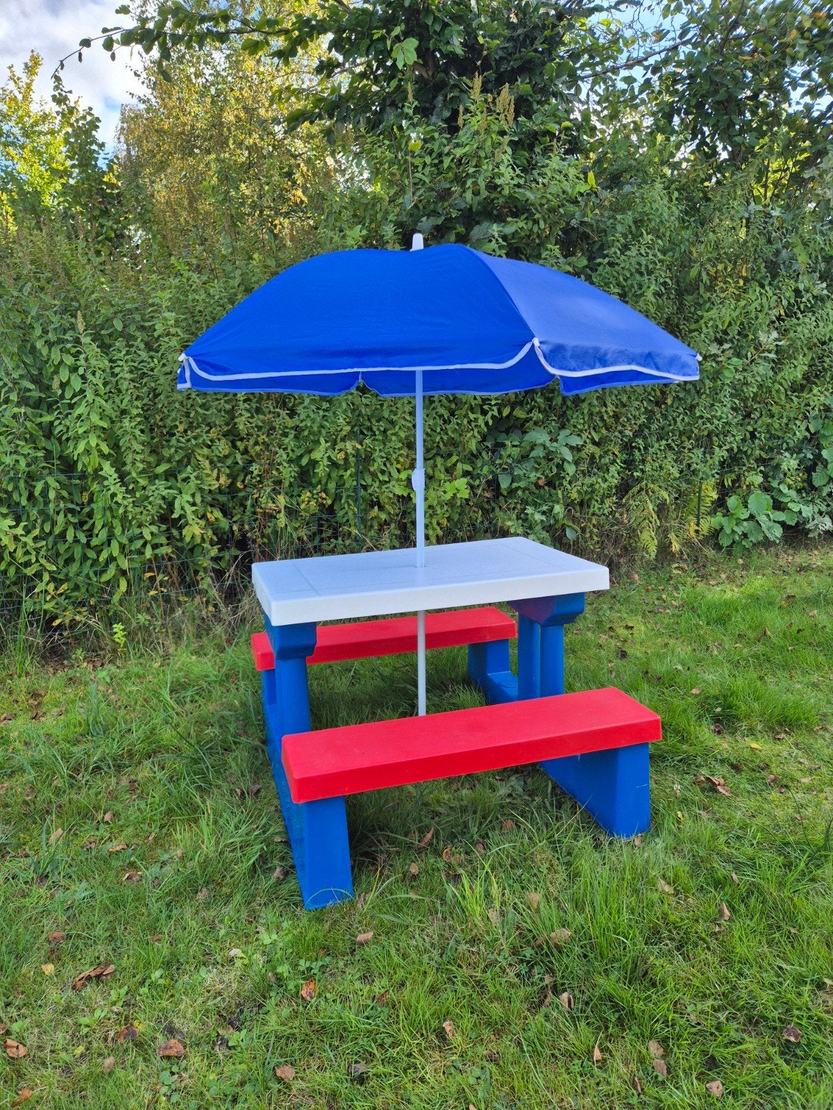 Kinderpicknicktafel met parasol - Rood, wit, blauw, Tuin en Terras, Overige materialen, Gebruikt, Rechthoekig, Ophalen