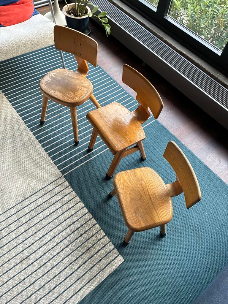 Set van drie vintage houten kinderstoeltjes (prijs voor set), Ophalen, Gebruikt, Overige kleuren, Drie