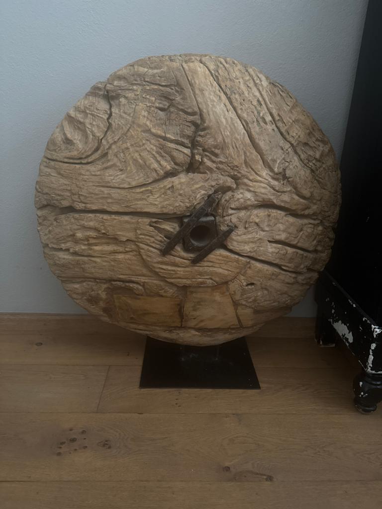 Decoratief houten wiel op standaard, Ophalen