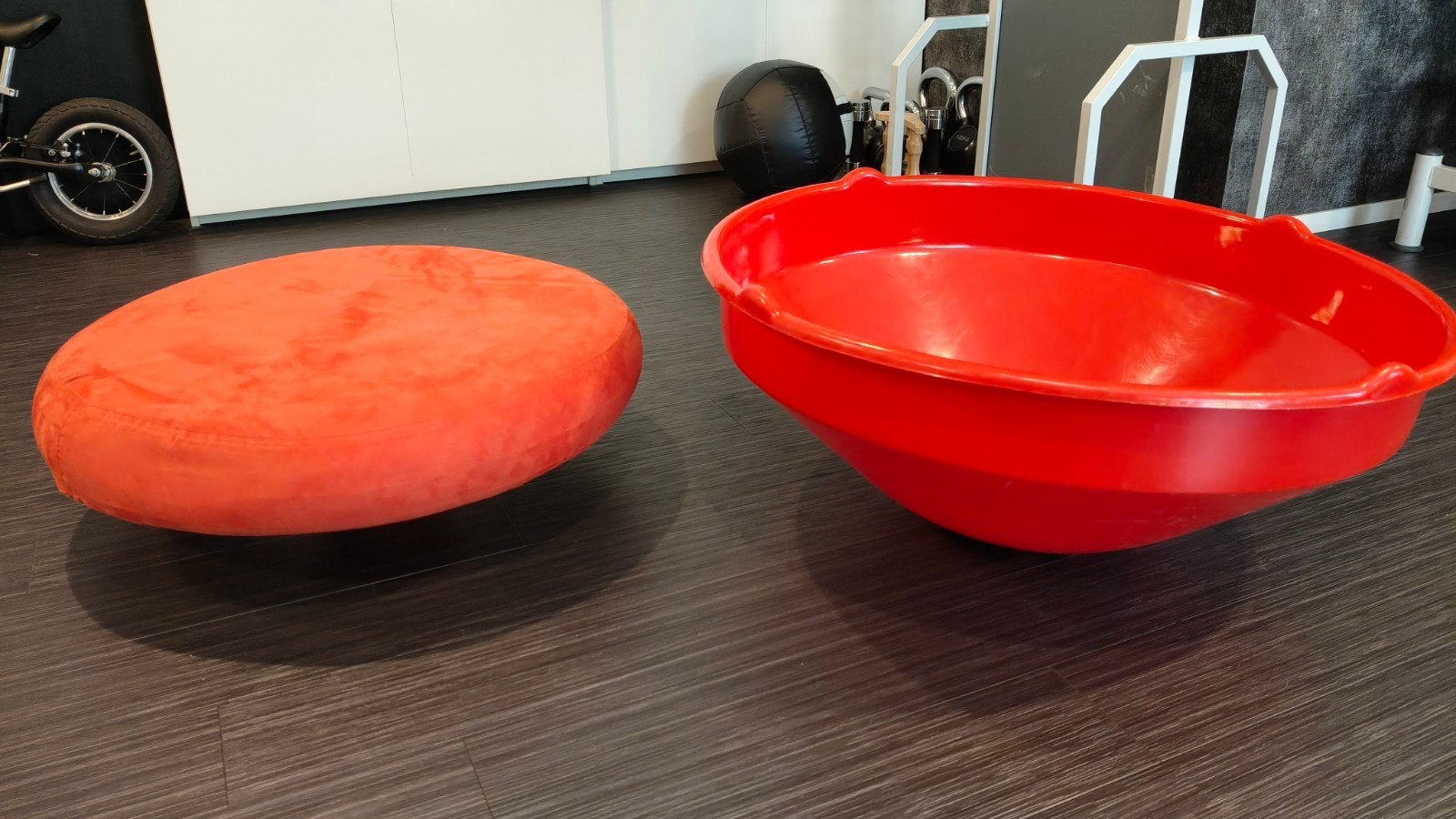 Tweemaal Reuzentol Wiebeltol Balanstol - Rood, Ophalen, Zo goed als nieuw
