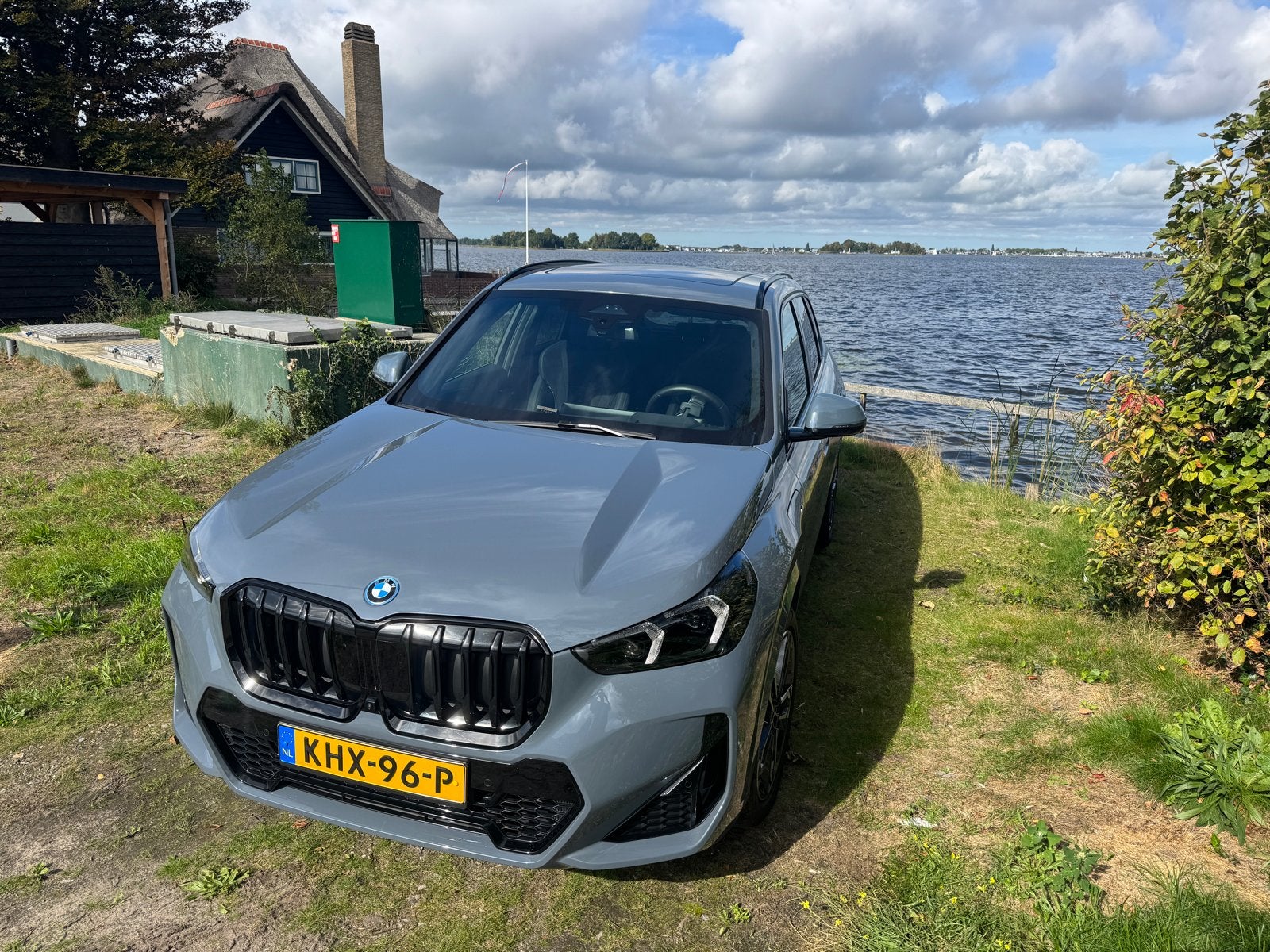 BMW X1 M Sport Pro Hybride Alle Opties 2026, 136 pk, Vierwielaandrijving, 3 cilinders, Zilver of Grijs
