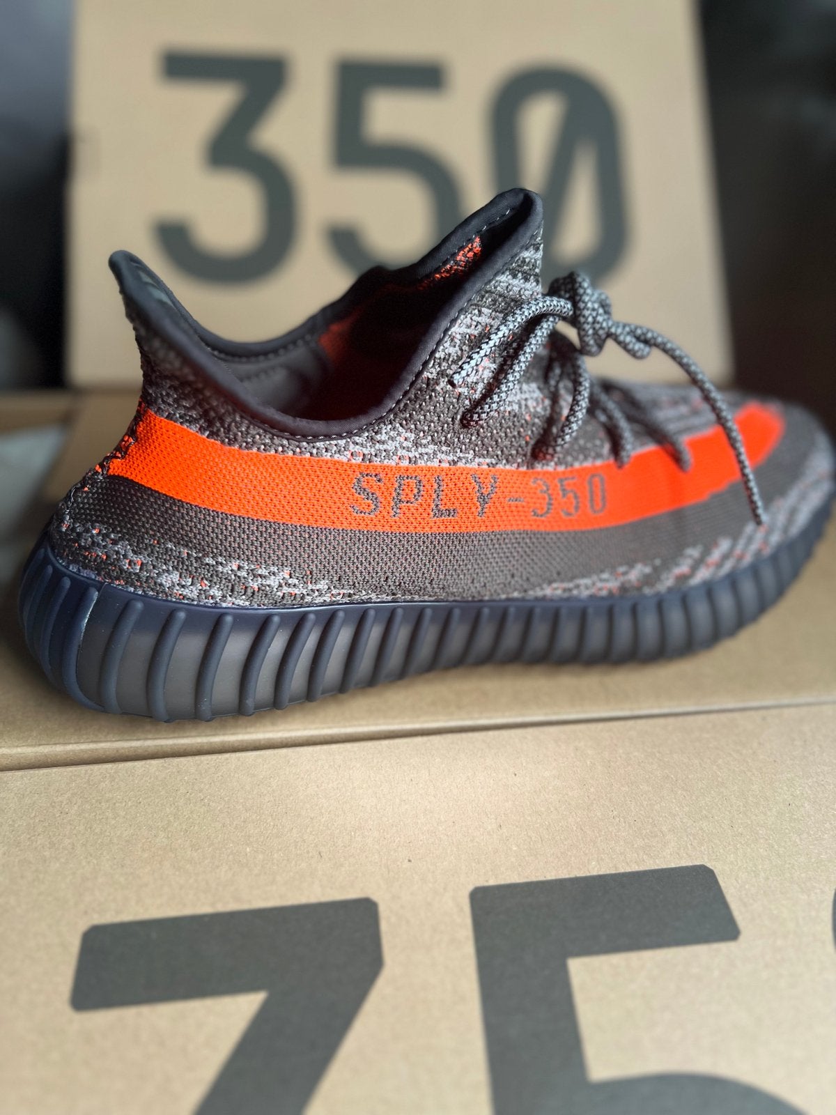 Adidas x Yeezy Boost 350 V2 Carbon Beluga - Maat 46, Kleding | Heren, Ophalen, Nieuw, Overige kleuren, Sneakers of Gympen