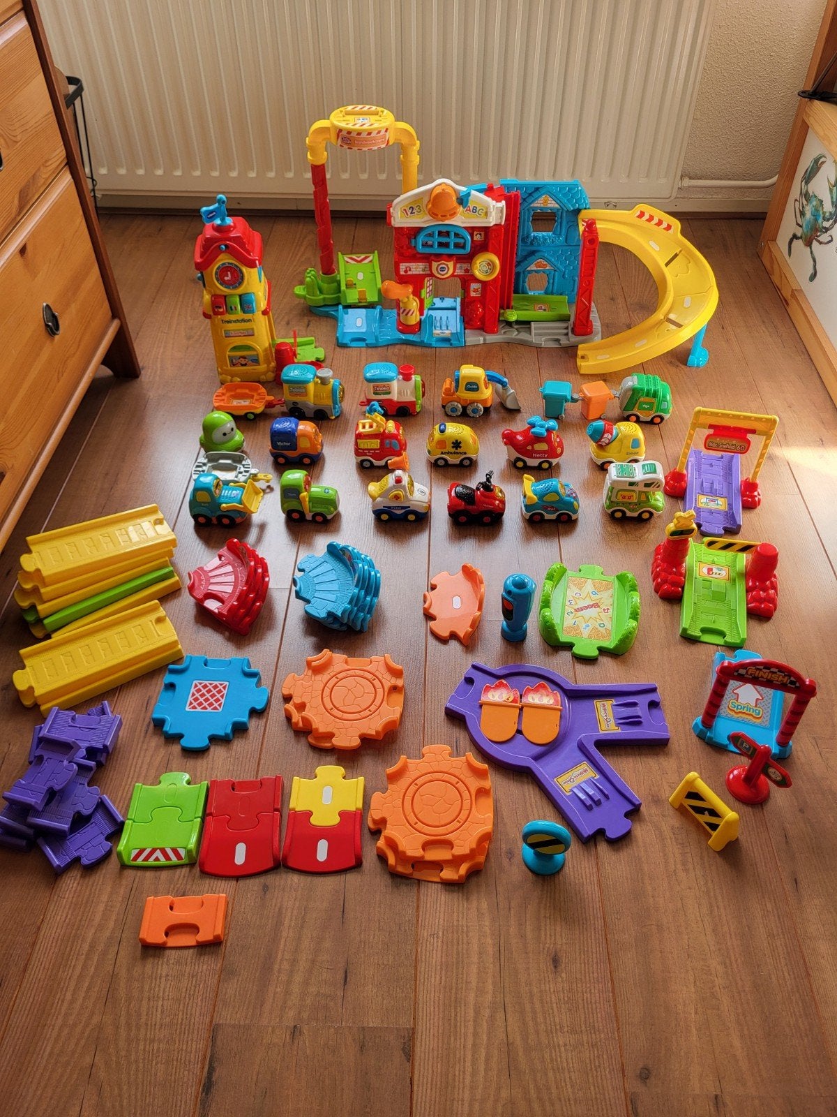 VTech Toet Toet Auto's: Treinstation & Brandweerkazerne Set, Ophalen of Verzenden, Gebruikt, 6 maanden tot 2 jaar