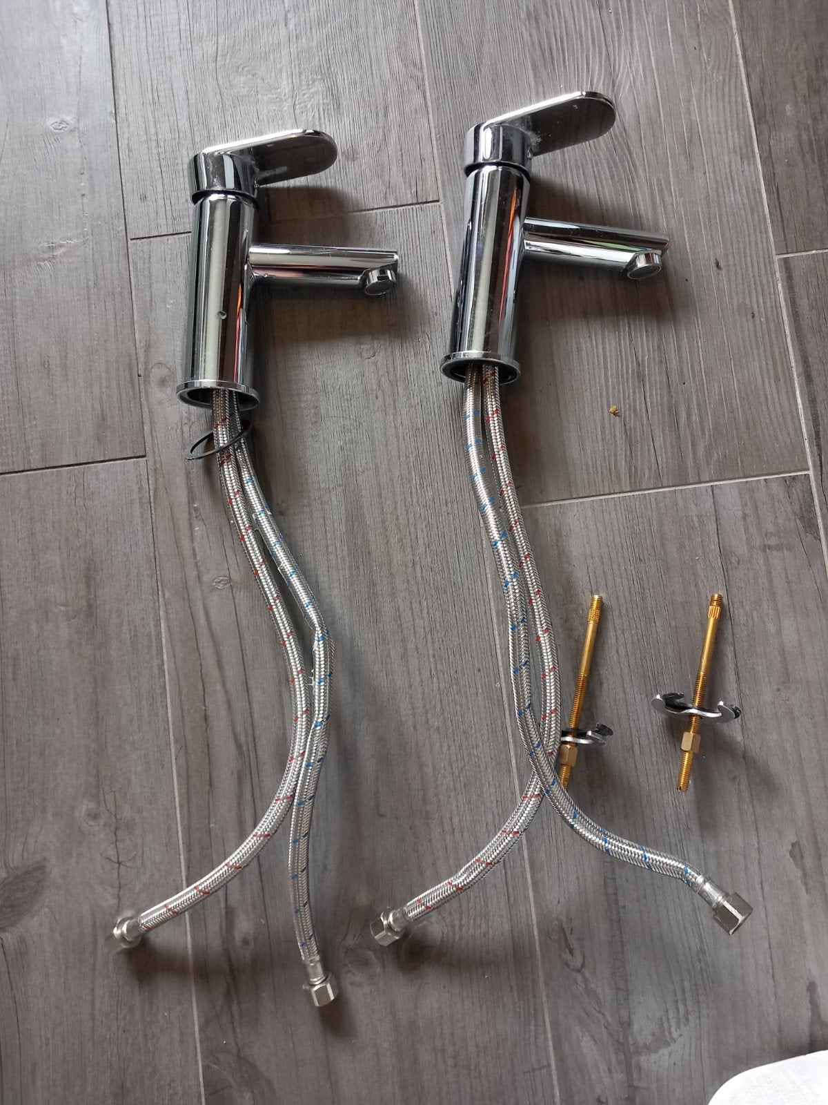 Twee gebruikte kranen, werken goed, geen schade, Doe-het-zelf en Verbouw, Sanitair, Ophalen of Verzenden, Gebruikt, Chroom, Kraan