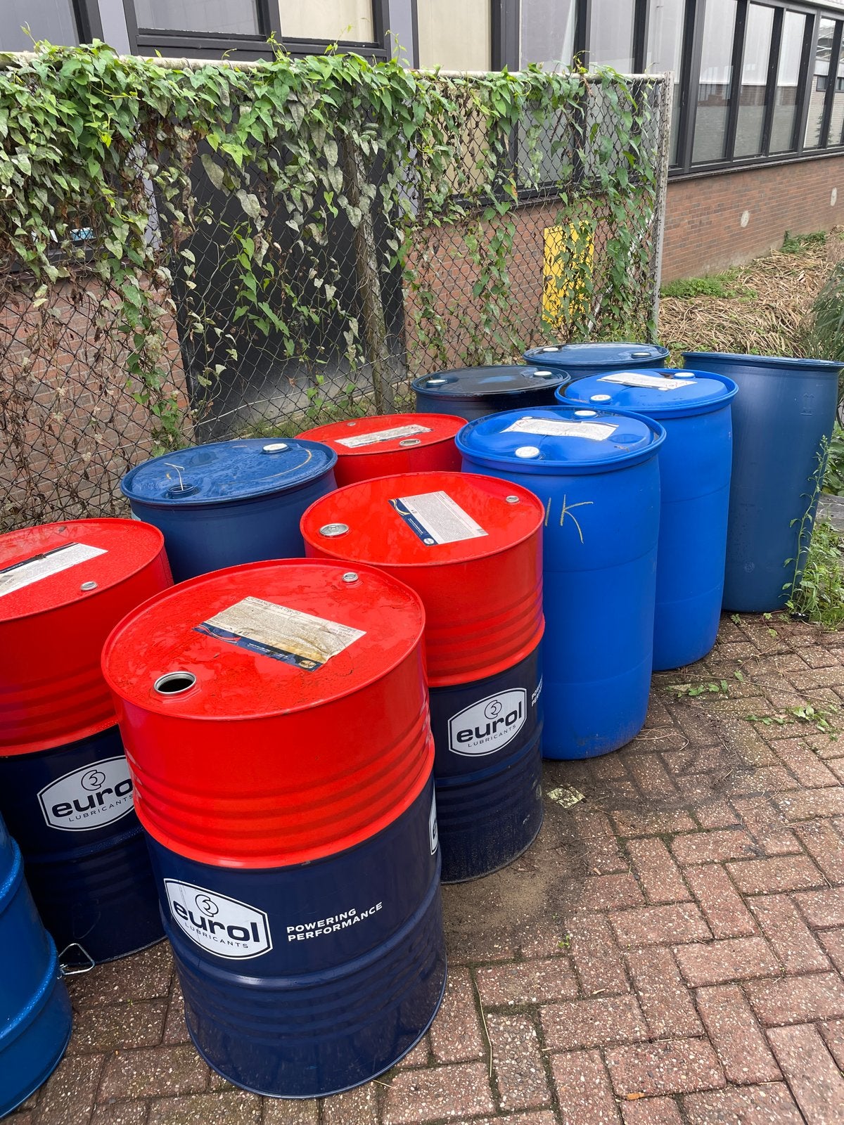 Diverse vaten en tonnen - ideaal voor opslag of decoratie, Ophalen of Verzenden