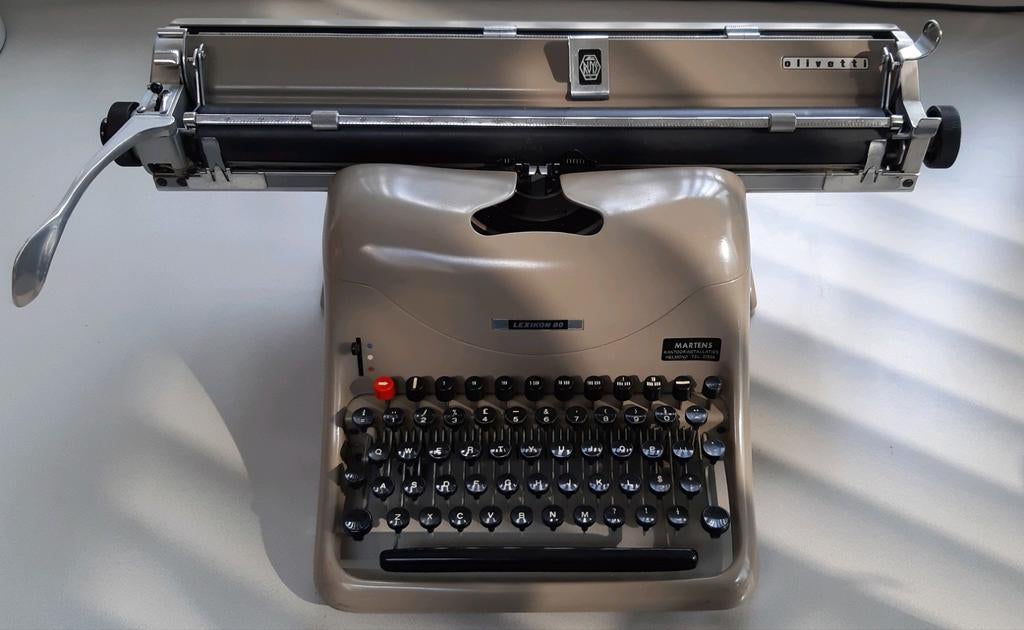 Olivetti 80 typemachine in werkende nette staat, Diversen, Typemachines, Ophalen