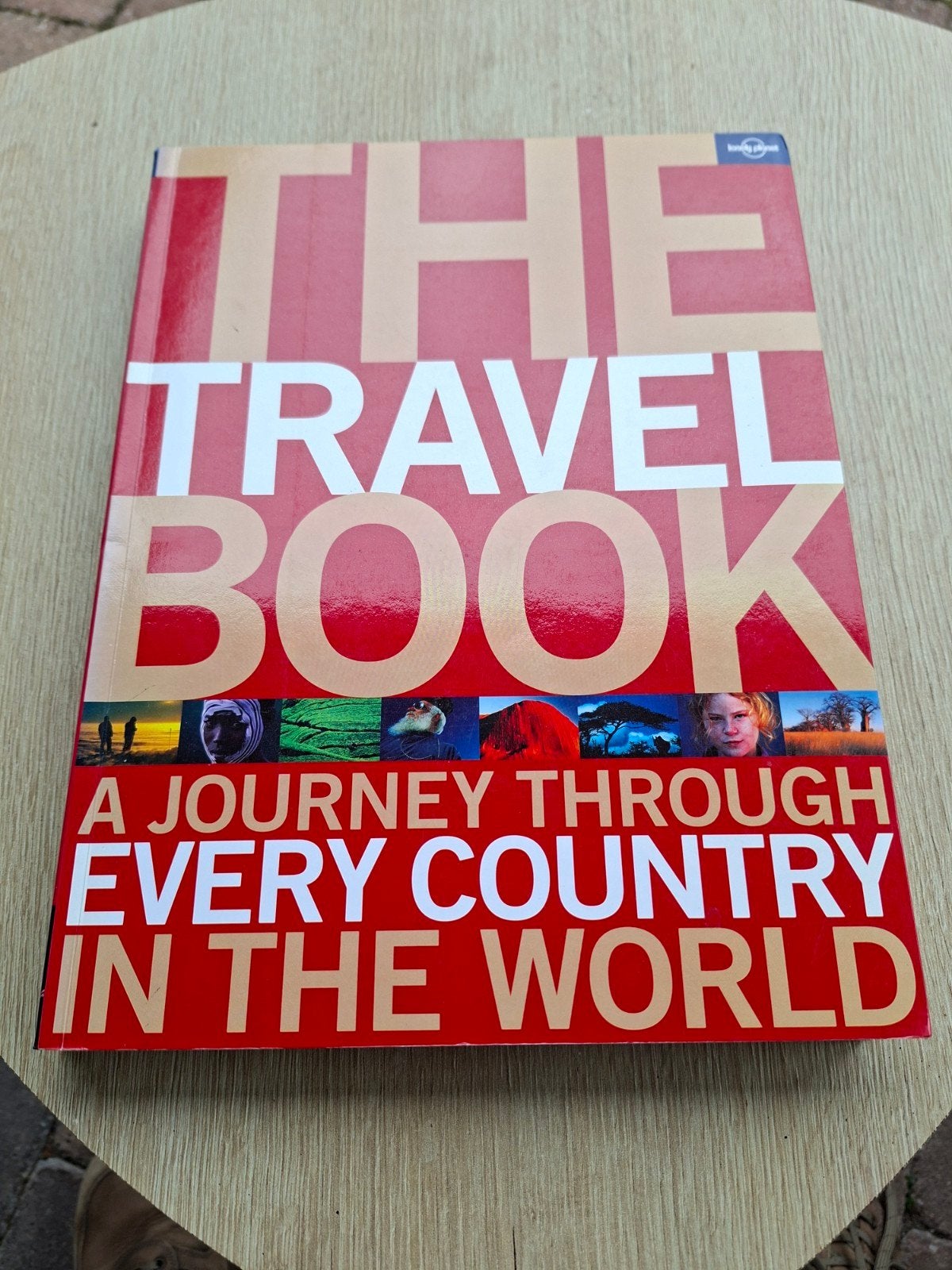 The Travel Book: Een Reis door Elk Land ter Wereld, Boeken, Overige merken, Europa, Ophalen of Verzenden, Zo goed als nieuw