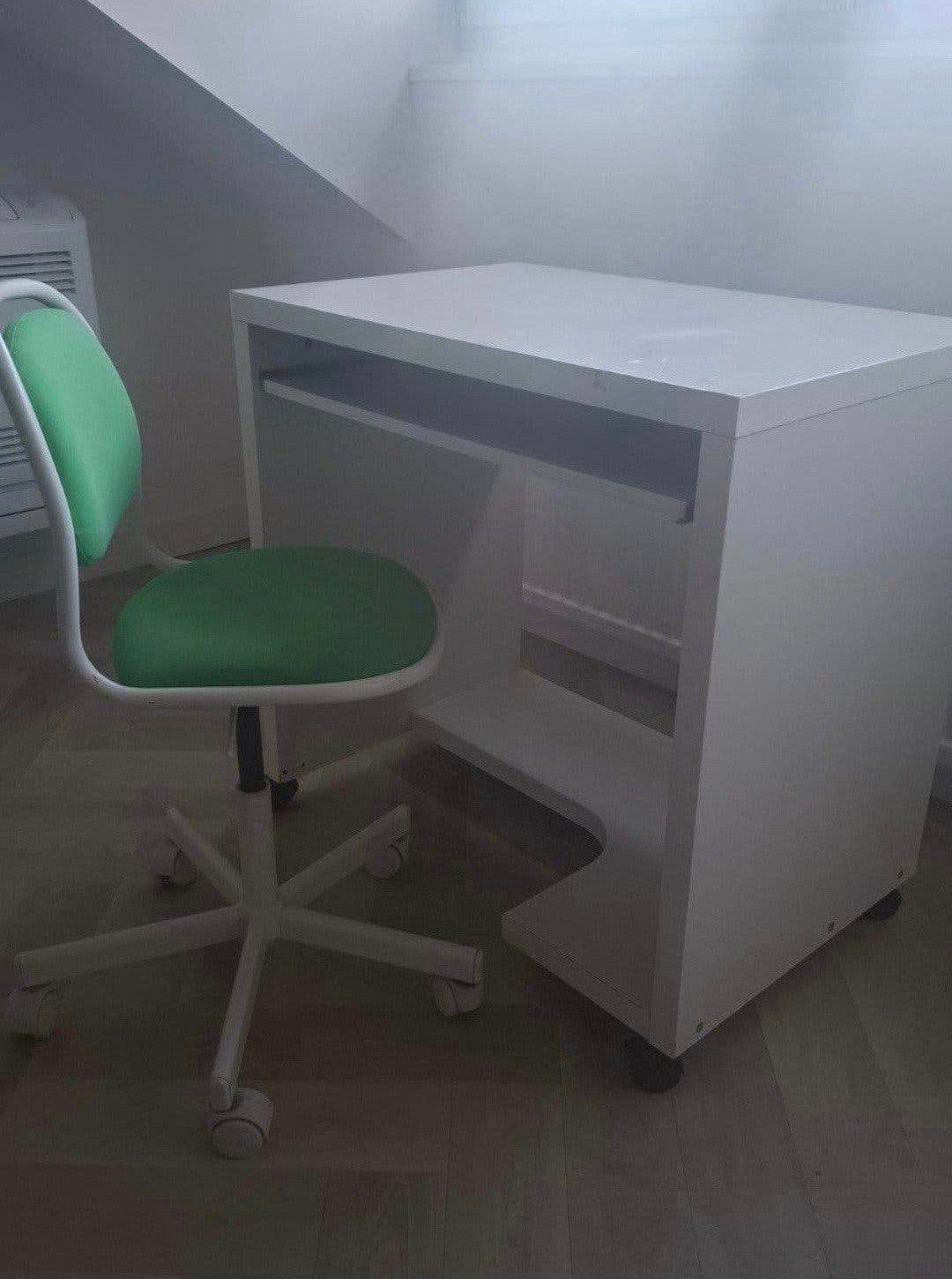 Gratis kinderbureau met stoel, Ophalen, In hoogte verstelbaar, Gebruikt