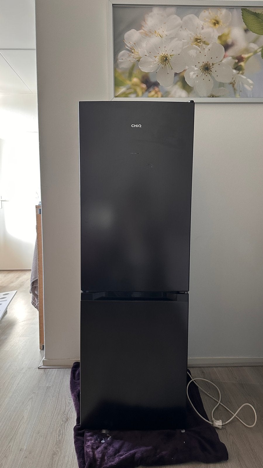 Chiq FBM157L42 Koel-vriescombinatie - Zwart, Witgoed en Apparatuur, Ophalen, Gebruikt, 100 tot 150 liter, Met aparte vriezer