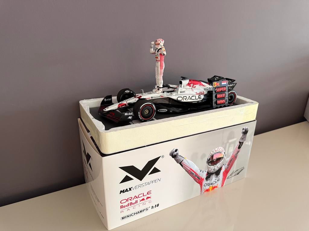 Japan 2025 1:18 met figuur Max Verstappen, Hobby en Vrije tijd, Modelauto's | 1:18, Ophalen of Verzenden, Nieuw, MiniChamps