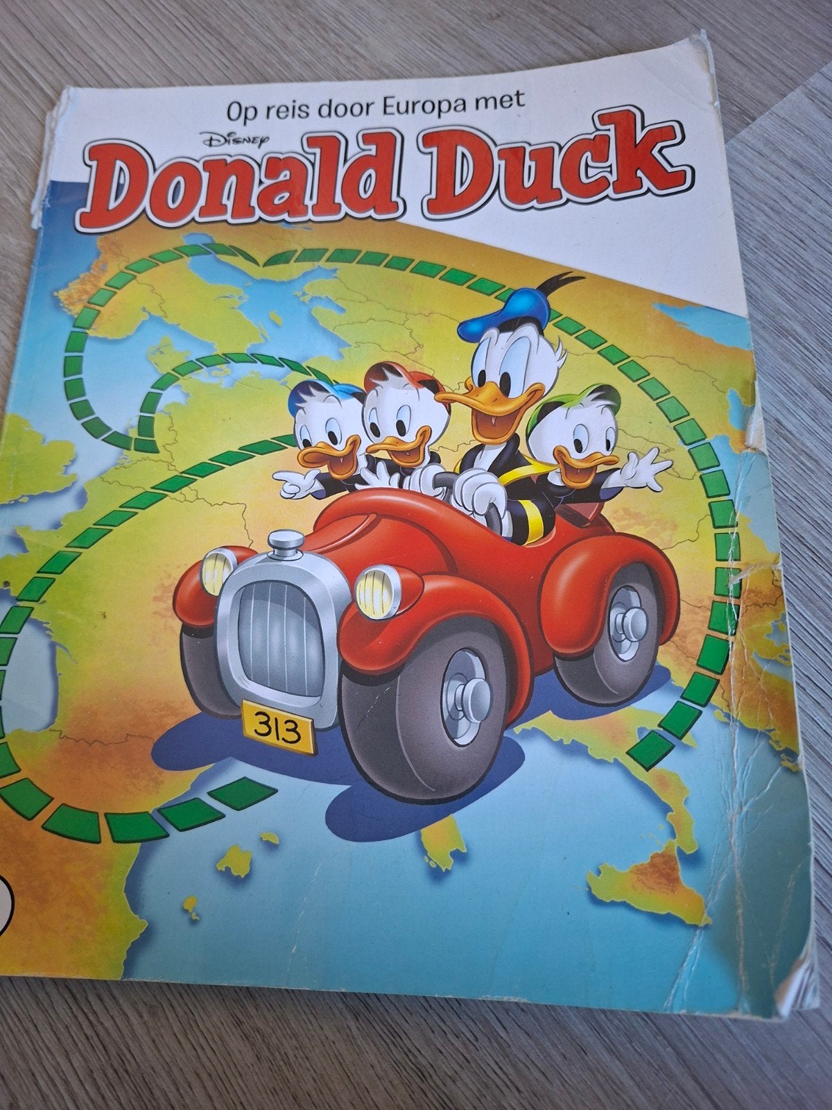Donald Duck: Op reis door Europa met Donald Duck, Eén stripboek, Ophalen of Verzenden, Gelezen