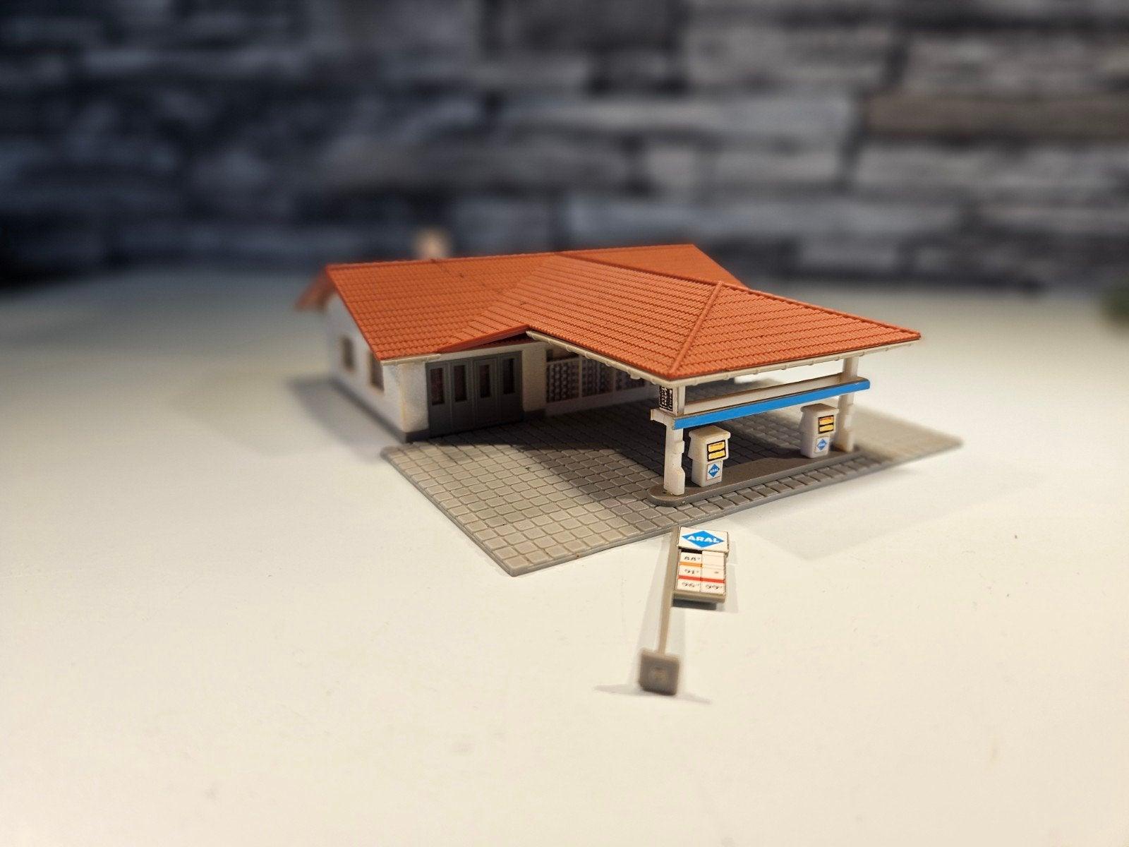 Tankstation pompstation N spoor modeltrein 1:160, Hobby en Vrije tijd, Overige merken, Gebruikt, Gelijkstroom of Wisselstroom