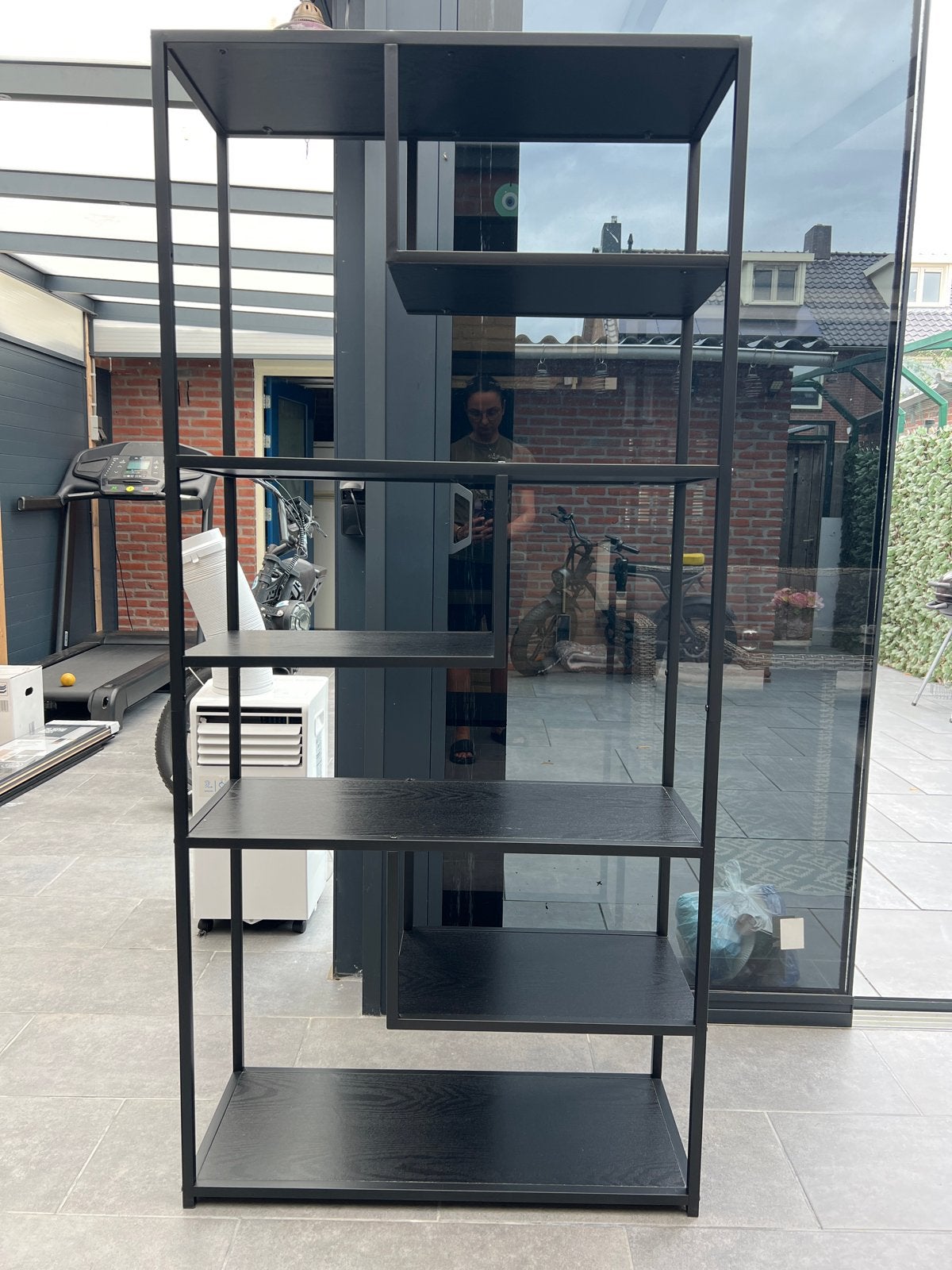 Zwart metalen open kast met houten planken, Huis en Inrichting, Kasten | Boekenkasten, Ophalen, Met plank(en), 200 cm of meer